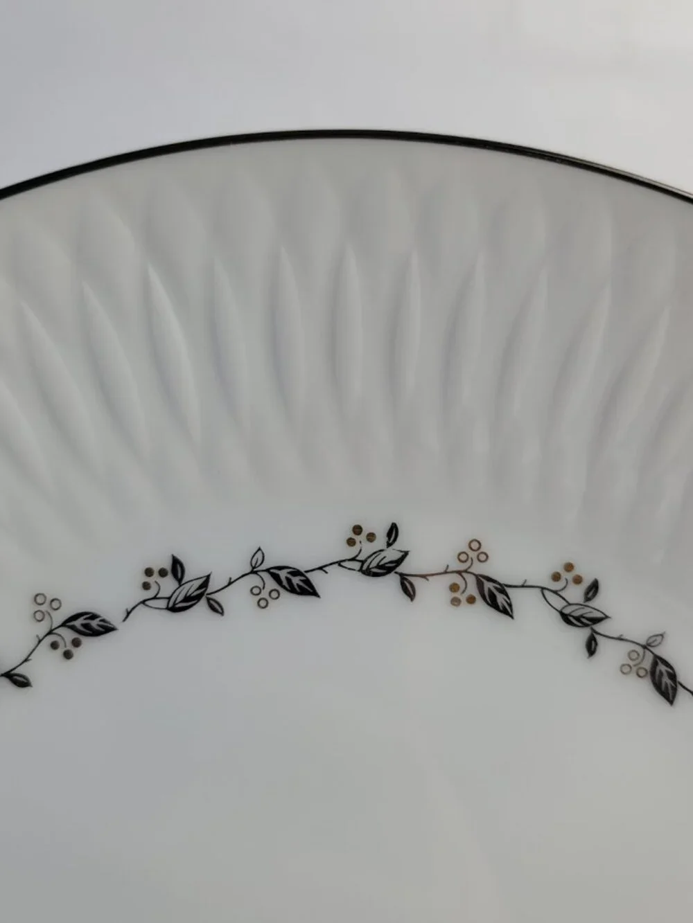 FOUR Sango Carillon Dinner Plates White Gold Berries Platinum Leaves
